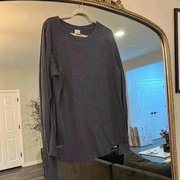 WE THE FREE CASUAL LONGSLEEVE - Picture 1 of 3